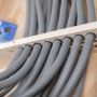 KLAMMER ELEKTROSKUTT SLANGEFRAKKOBLING/STOPP 20 MM GRÅ 10-PAKNING